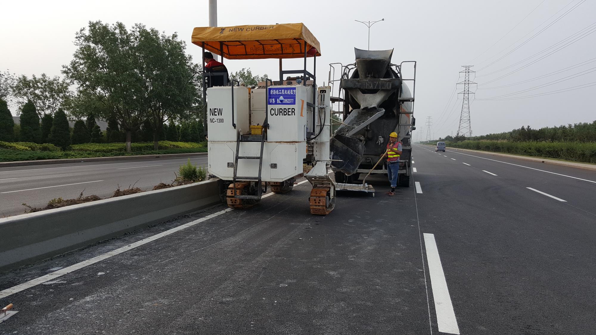 混凝土路緣石滑模成型機(jī)滑模攤鋪中基準(zhǔn)線(xiàn)的重要性