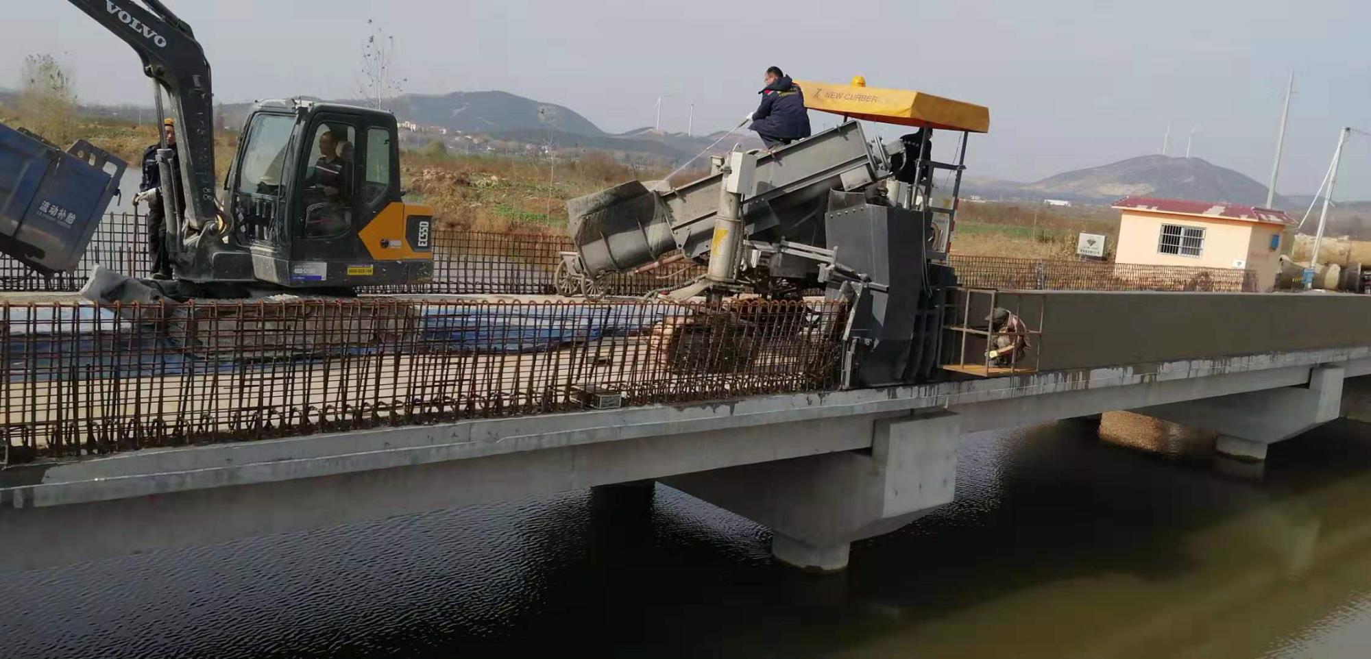 Significance of continuous slipform paving for bridge deck curb stone slipform paver